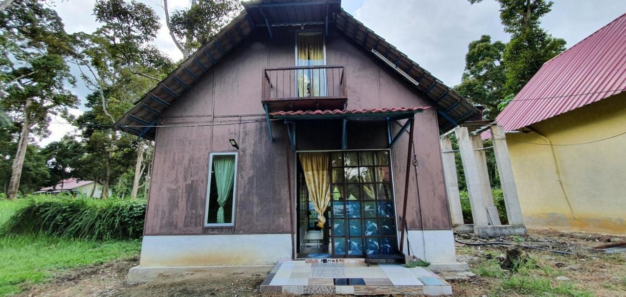 Chalet Kampong Semawar Куала Кангсар Екстериор снимка